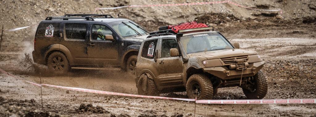 Peklenske vožnje v dežju in blatu