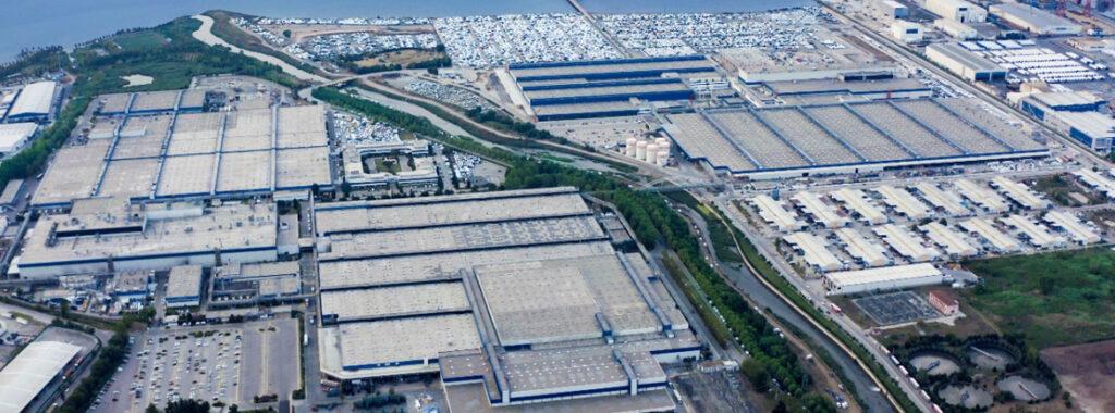 Sončna  energija in napredna umetna inteligenca pomagata pri izdelavi novega  Forda Transita Custom v ‘tovarni prihodnosti’ družbe Ford Otosan