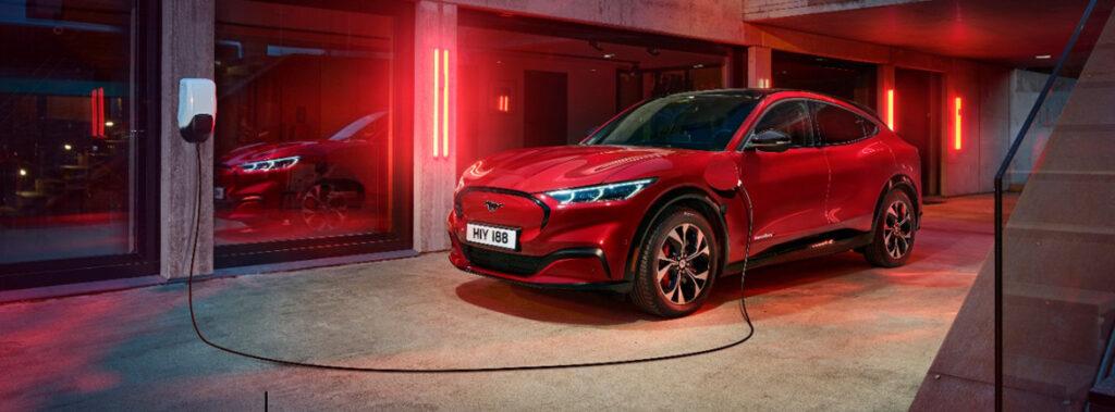 Ford  se povezuje z inovatorjema Octopus Energy in Tibber za pametno  polnjenje naslednje generacije, ki omogoča prihranke lastnikom  električnih vozil  