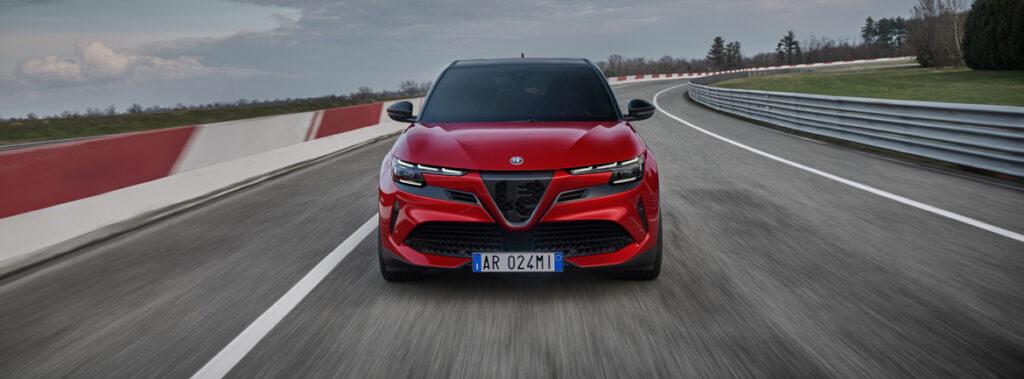 Alfa Romeo Junior VELOCE z novim 100 % električnim motorjem z 207 kW (280 KM)