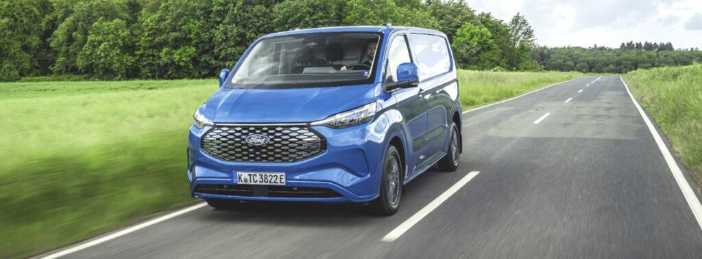 Popolnoma novi in povsem električni E-Transit Custom je pripravljen na elektrifikacijo produktivnosti malih podjetij 