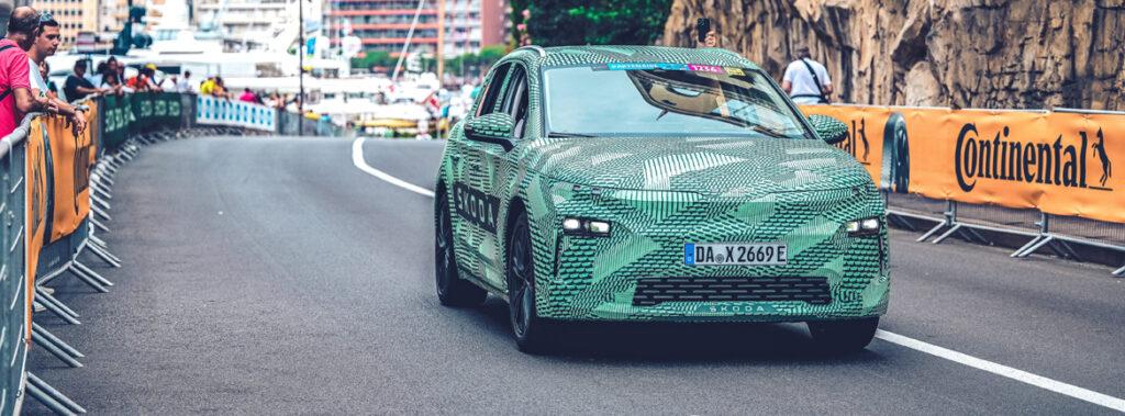 V zadnji etapi letošnje dirke po Franciji je nastopil zamaskiran avtomobil Škoda Elroq