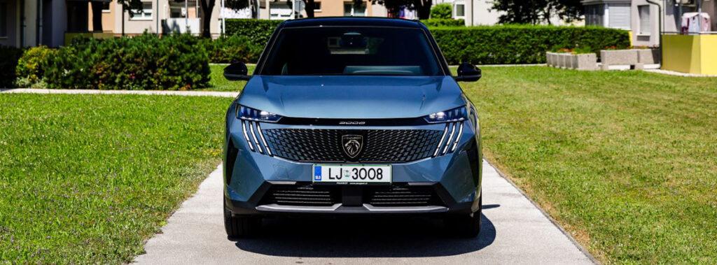Prodaja novega Peugeota E-3008 je šla v nebo in naročenih že 50.000 vozil