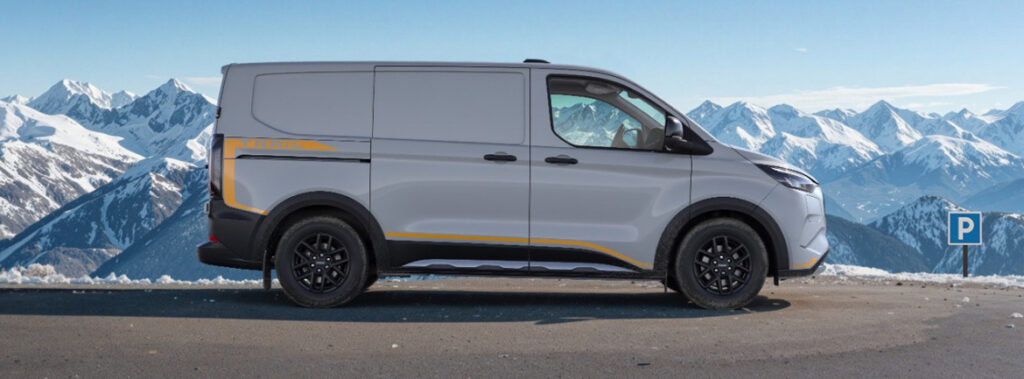 Ford Pro uvaja štirikolesni pogon pri modelu E-Transit Custom za večjo zmogljivost