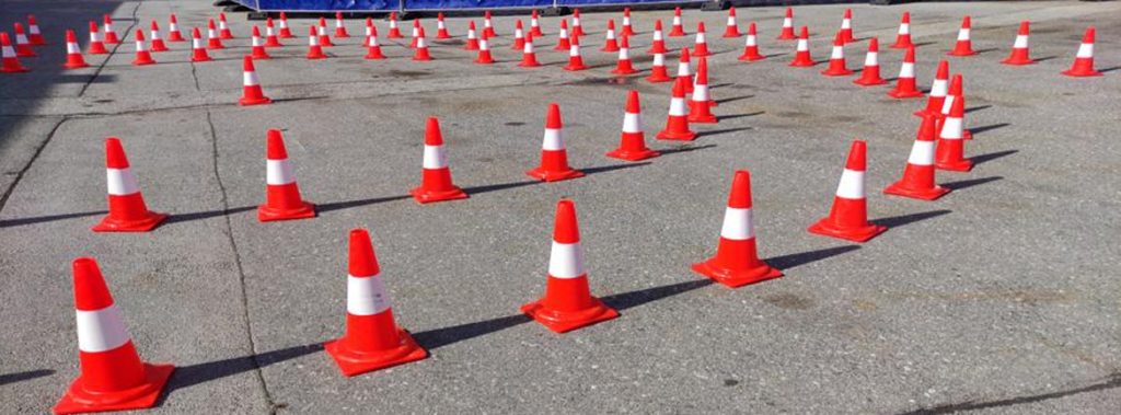 Ustrezen nagib ali pa dodatna kolesca za preprečitev poljubljanja asfalta?